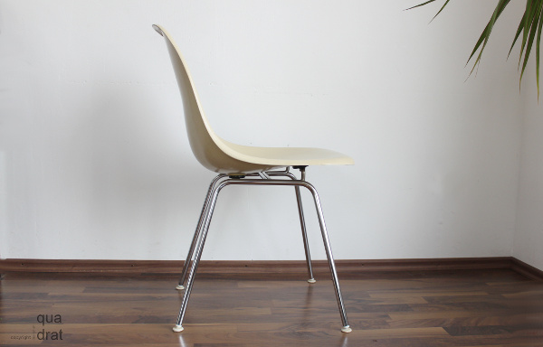 Eames Fiberglas Sidechair