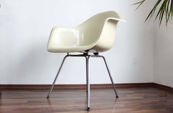 Eames Fiberglas Armchair